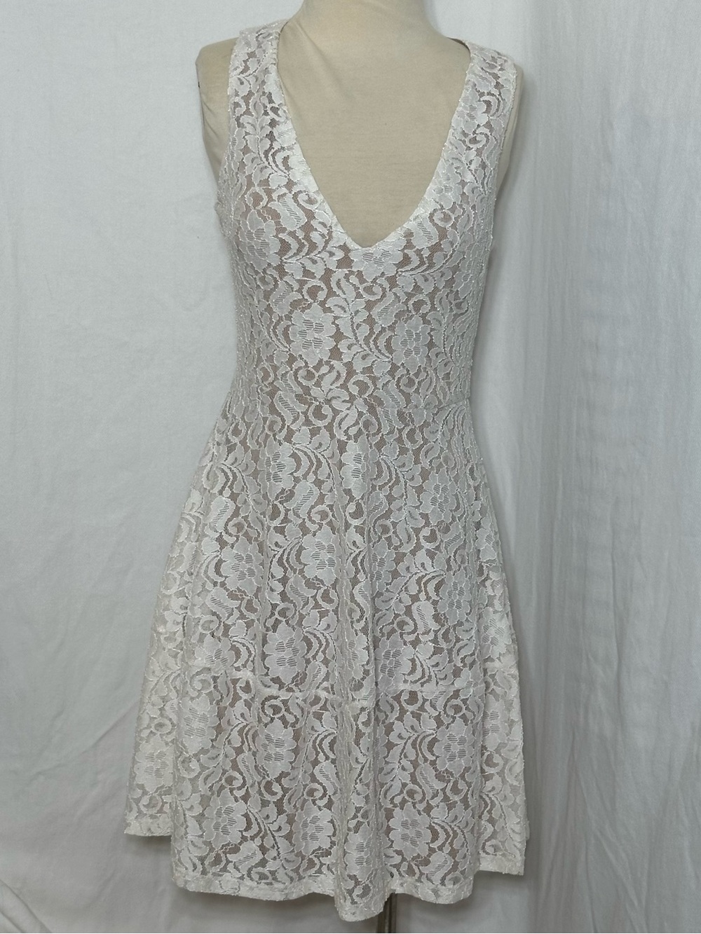 BCBGMAXAZRIA Sleeveless White Lace V-Neck Dress Fit Flare
